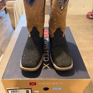 Smokey Mountain Women's Black and Brown Las Vegas Heeled Boots